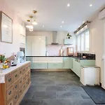 Pro, Travailleur, En Semaine Uniquement 펜션 몽테규