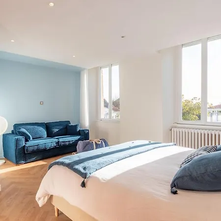 Pro, Travailleur, En Semaine Uniquement بيت للعطل مونتايغو